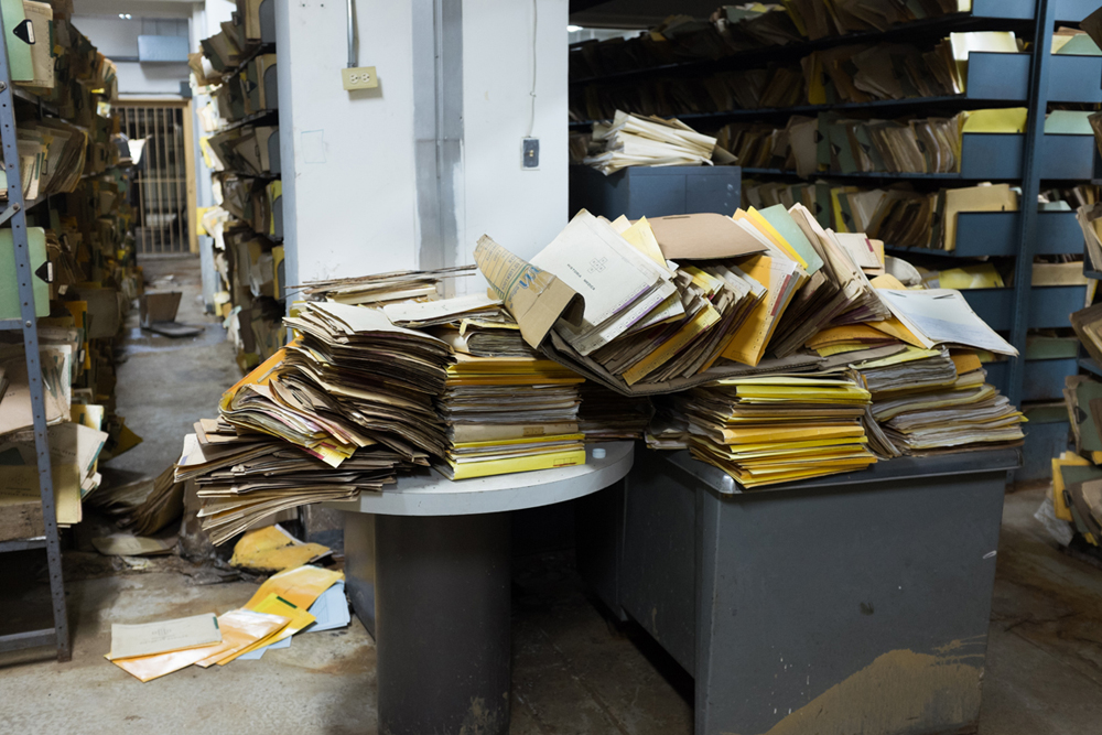 From the series X-Ray. Patients’ medical archives are heaped together haphazardly. Because of this disorganisation, patients cannot gain Access to their medical history with ease, and it is sometimes unobtainable.©Betty Zapata.