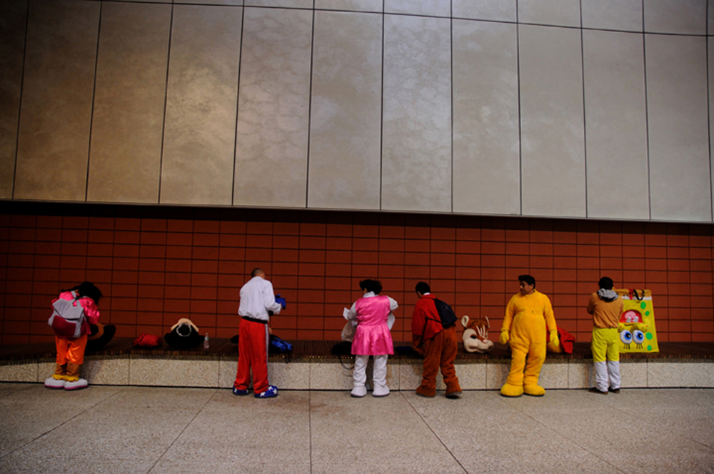 New York, United States. Immigrants change into their costumes in local restaurants, on the street, and in the subway in Times Square. 2013 ©Joana Toro.